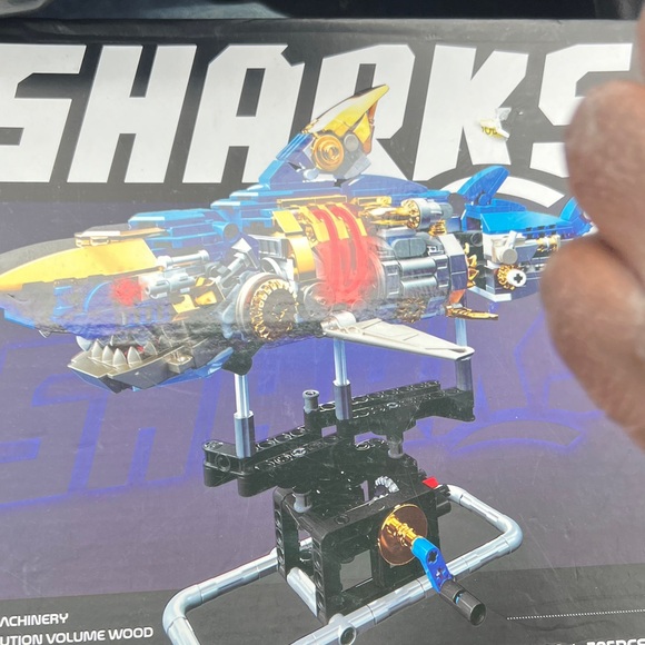 Sharks Creative Building Set - Blue and Gold - Picture 2 of 8